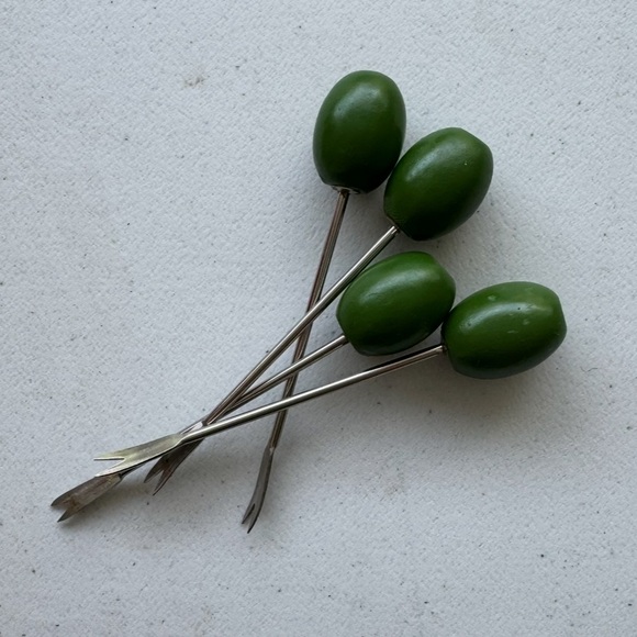 Vintage Olive Theme Martini Shaker & matching Olive cocktail picks - Picture 5 of 6